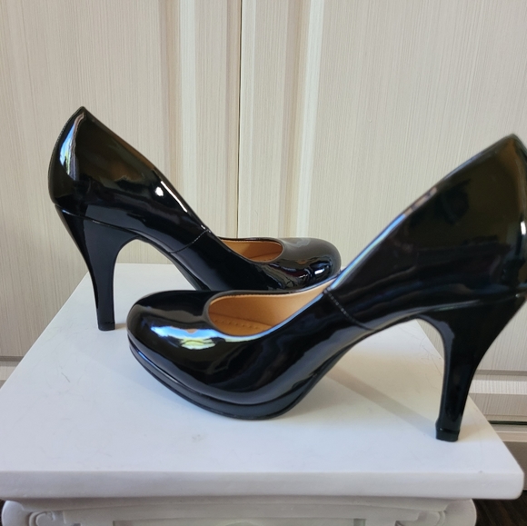 Marco Republic "Rome" pumps, size 8, black patent vegan leather, comfort sole - Picture 11 of 13
